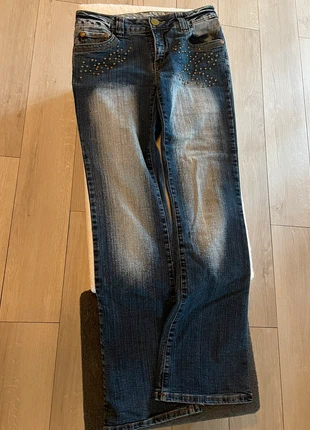 jeans vintage a zampa con borchie, brand: Vintage Dressing, condizioni: Nuovo senza cartellino, taglia: XL / IT 46 / EU 42, €10.00, €11.20 include la Protezione acquisti