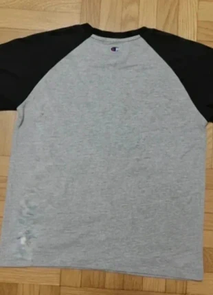 T-shirt vintage Champion gris/noir – Taille M – 67 % coton 33 % polyester – Logo devant et dos, brand: Champion, condizioni: Ottime, taglia: M / IT 42 / EU 38, €1.90, €2.70 include la Protezione acquisti