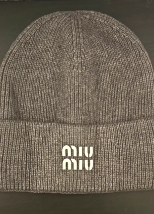 Bonnet Miu Miu Gris, merk: Miu Miu, staat: Nieuw met prijskaartje, maat: Universele maat, € 35,00, € 37,45 inclusief Kopersbescherming