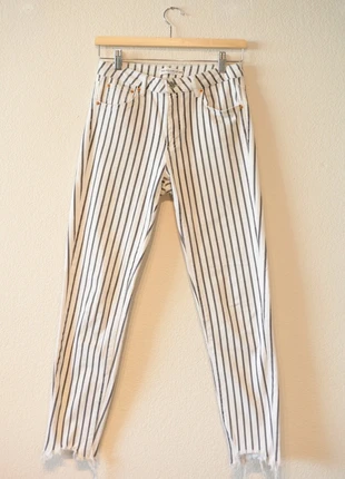 Pantalones Vaqeuros a Rayas talla 38, marca: Pull & Bear, estado: Muy bueno, tamaño: M / 38 / 10, 6,00 €, 7,00 € Protección al comprador incluida