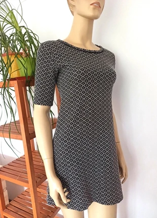 Vestido gris de punto con estampado talla S/M (36/38), marque: Local, état: Très bon état, taille: S / 36 / 8, 10,00 €, 11,20 € Protection acheteurs incluse