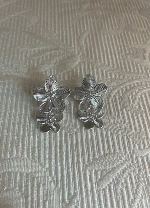 Orecchini argento effetto fiore – eleganti e luminosi, brand: Vintage Dressing, condizioni: Ottime, €9.99, €11.19 include la Protezione acquisti