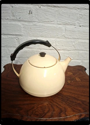 Théière vintage émaillée jaune pale, brand: Vintage Boutique, condition: Satisfactory, €4.00, €4.90 includes Buyer Protection