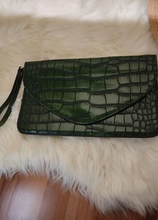 Bolso de mano sobre animal print verde, brand: Local, condizioni: Ottime, €6.00, €7.00 include la Protezione acquisti