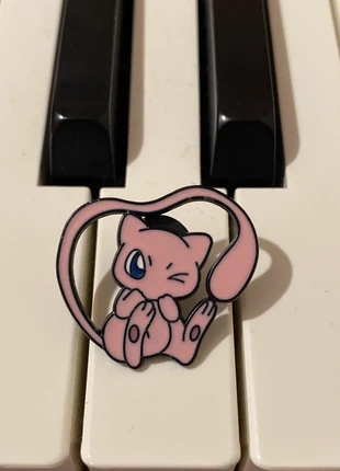 Pin Mew Pokémon, marca: Pokémon, estado: Muito bom, €3.90, €4.80 inclui Proteção do Comprador