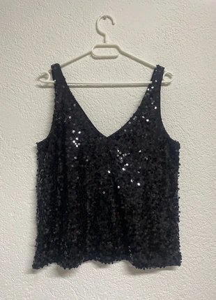 Black sequin top with v neck line and low back, marque: H&M, état: Très bon état, taille: S / 36 / 8, 10,00 €, 11,20 € Protection acheteurs incluse