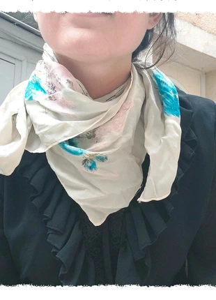 Foulard en soie, marke: SOIE, zustand: Sehr gut, 10,00 €, 11,20 € beinhaltet Vinted-Käuferschutz Pro