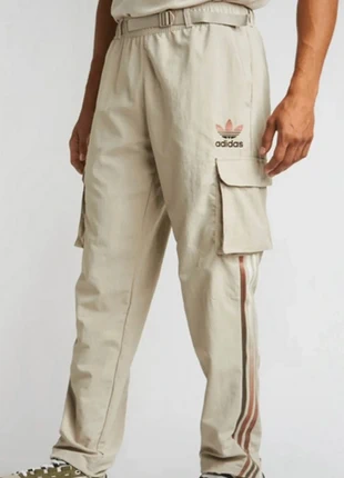 Adidas CHILE 20 cargo pants, marque: adidas, état: Neuf sans étiquette, taille: S, 19,00 €, 20,65 € Protection acheteurs incluse