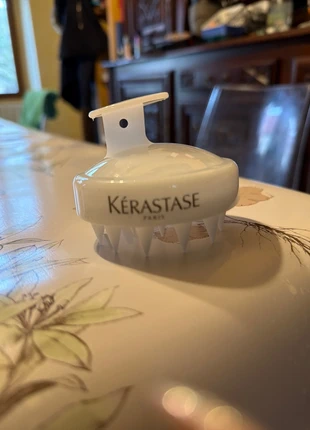 Brosse massante cuir chevelu, marque: Kérastase, état: Neuf avec étiquette, 5,00 €, 5,95 € Protection acheteurs incluse