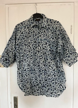 Blue rose pattern shirt, merk: Schalke, staat: Heel goed, maat: L / 40 / 12, € 6,00, € 7,00 inclusief Kopersbescherming
