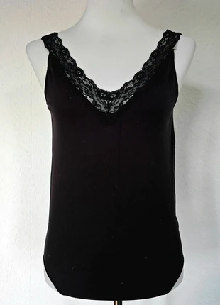 Schwarzer Spitzen-Body mit V-Ausschnitt, brand: Pieces, condizioni: Ottime, taglia: M / IT 42 / EU 38, €6.00, €7.00 include la Protezione acquisti
