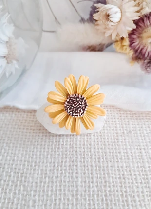 Broche marguerite jaune, marque: Flower, état: Très bon état, 9,00 €, 10,15 € Protection acheteurs (Pro) incluse