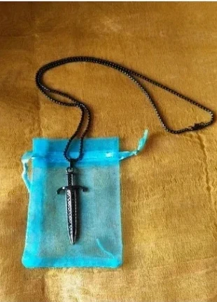 Magnifique collier Noir, état: Neuf sans étiquette, 9,99 €, 11,19 € Protection acheteurs incluse