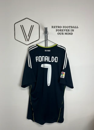 Real Madrid 2010/2011 Away, marke: adidas, zustand: Neu, größe: XXL, 105,00 €, 110,95 € beinhaltet Vinted-Käuferschutz Pro