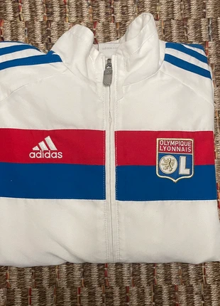 Veste Adidas Olympique Lyonnais blanche – Taille M enfant, marque: adidas, état: Bon état, taille: M, 10,00 €, 11,20 € Protection acheteurs incluse