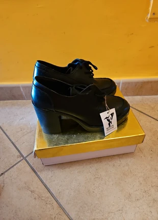 Scarpe con tacco, brand: Martin Pescatore, condizioni: Nuovo con cartellino, taglia: 39, €10.00, €11.20 include la Protezione acquisti