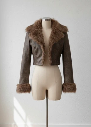 Top court dos nu velours dévoré marron - style gothique y2k asymétrique, marque: friperie chic, état: Très bon état, taille: S / 36 / 8, 45,00 €, 47,95 € Protection acheteurs incluse