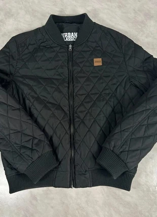 Bomber Urban Classics Taille M noir matelassé léger streetwear vintage tendance Code 396, merk: Tendance, staat: Heel goed, maat: M, € 20,00, € 21,70 inclusief Kopersbescherming Pro