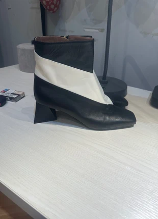Stivaletto bicolor, merk: Pollini, staat: Heel goed, maat: 40, € 80,00, € 84,70 inclusief Kopersbescherming