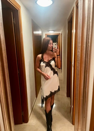 Vestido terciopelo encaje de Zara, brand: Zara, condizioni: Nuovo con cartellino, taglia: M / IT 42 / EU 38, €35.00, €37.45 include la Protezione acquisti