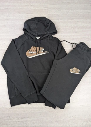 Ensemble Nike – noir – taille S – logo doré – hoodie + jogging, marque: Nike, état: Très bon état, taille: S, 30,00 €, 32,20 € Protection acheteurs incluse