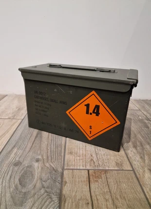 Caisses de munitions/ boites de rangement /
Caisses militaire, marque: autre, état: Très bon état, 15,00 €, 16,45 € Protection acheteurs incluse