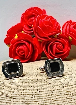 Paire boutons de manchette neuf - argenté centre noir - rectangle arrondi, merk: Vintage Dressing, staat: Nieuw zonder prijskaartje, € 7,00, € 8,05 inclusief Kopersbescherming Pro