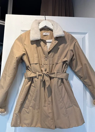 Manteaux fille Mango, marque: Mango, état: Neuf sans étiquette, taille: 9 ans / 134 cm, 15,00 €, 16,45 € Protection acheteurs incluse