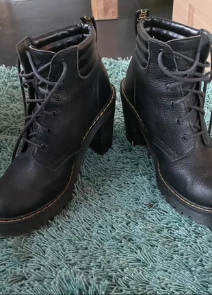 Dr.martins hoge hakken, merk: Dr. Martens, staat: Goed, maat: 38, € 75,00, € 79,45 inclusief Kopersbescherming