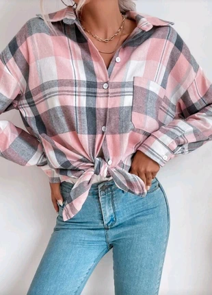 Pink & Grey Winter Sweater – Warm, Soft & Blouse-Style Look, marque: Shein, état: Neuf sans étiquette, taille: S / 36 / 8, 10,00 €, 11,20 € Protection acheteurs incluse