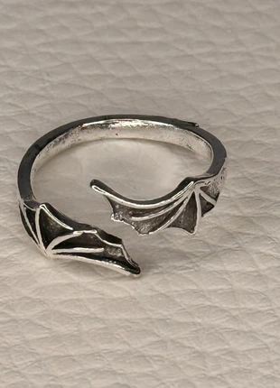 Bague Argentée Ajustable Ailes de dragon Unisexe, marque: CHROME, état: Neuf avec étiquette, taille: Ajustable, 8,99 €, 10,14 € Protection acheteurs incluse
