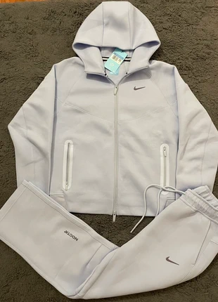 Nike tech fleece nocta lila taille M qui taille S, brand: Nike x Nocta, condizioni: Nuovo con cartellino, taglia: S, €140.00, €147.70 include la Protezione acquisti