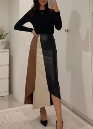 Jupe midi simili cuir à panneaux beiges, noirs et bruns taille M, marca: Vintage Chic, estado: Muy bueno, tamaño: M / 38 / 10, 44,90 €, 47,85 € Protección al comprador incluida