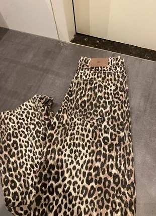 Broek met panterprint, merk: Zara, staat: Nieuw zonder prijskaartje, maat: XS / 34 / 6, € 10,00, € 11,20 inclusief Kopersbescherming
