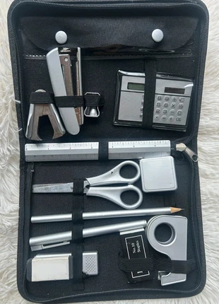 Kit complet de bureau pochette unisexe noir gris, merk: BIC, staat: Nieuw zonder prijskaartje, € 10,00, € 11,20 inclusief Kopersbescherming