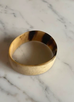 Jonc bracelet en corne vintage ancien femme, marque: Vintage Dressing, état: Très bon état, 9,00 €, 10,15 € Protection acheteurs incluse