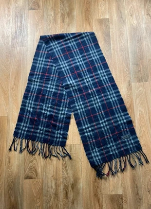 Écharpe Burberry en cachemire - Bleu marine -Très bon état, marque: Burberry, état: Très bon état, 15,00 €, 16,45 € Protection acheteurs incluse