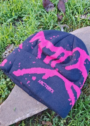 Bonnet Arc'teryx Hiver Marine et Fuschia neuf, brand: Arc'teryx, condition: New without tags, size: One size, €24.00, €25.90 includes Buyer Protection