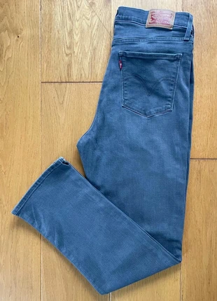 Jean Lévis Classic straight gris W30 L30 - Coupe droite, marke: Levi's, zustand: Sehr gut, größe: L / 40 / 12, 20,00 €, 21,70 € beinhaltet Vinted-Käuferschutz Pro