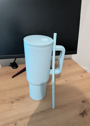 Gourde isotherme 1.2L bleu ciel (style Stanley), état: Neuf avec étiquette, 10,00 €, 11,20 € Protection acheteurs incluse