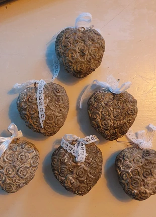 6 stenen kerstballen hartvormig met rozen, merk: Braxton, staat: Nieuw met prijskaartje, € 3,00, € 3,85 inclusief Kopersbescherming