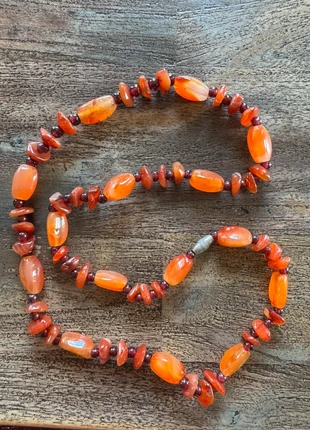 Een agaten collier, merk: Agathe, staat: Heel goed, € 9,00, € 10,15 inclusief Kopersbescherming