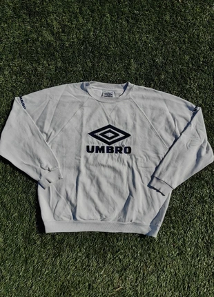 Sweat vintage blanc et noir Umbro 00s, taille L, logo brodé, marque: Umbro, état: Très bon état, taille: L, 35,00 €, 37,45 € Protection acheteurs incluse