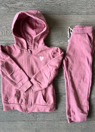 Jogging Lili Marelle rose (3 ans), merk: Lili Marelle, staat: Heel goed, maat: 3 jaar / 98 cm, € 6,00, € 7,00 inclusief Kopersbescherming