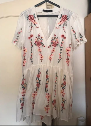 Vestido Zara Bordados, brand: Zara, condizioni: Nuovo senza cartellino, taglia: M / IT 42 / EU 38, €12.00, €13.30 include la Protezione acquisti