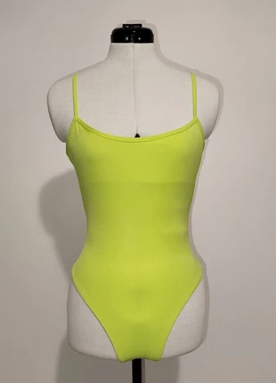 Body Vert Citron Échancré à Décolleté Doublé et Dos Nu avec Bretelles - Bershka, merk: Bershka, staat: Heel goed, maat: M / 38 / 10, € 7,00, € 8,05 inclusief Kopersbescherming