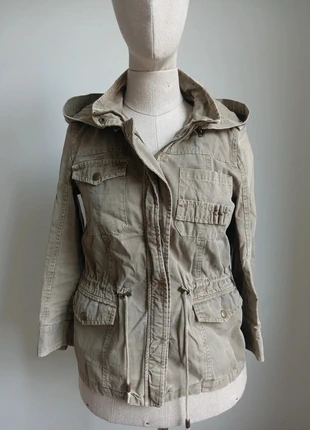 Parka con bolsillos de algodón oliva vintage de Zara con capucha desmontable, marca: Zara, estado: Muy bueno, tamaño: S / 36 / 8, 16,00 €, 17,50 € Protección al comprador incluida