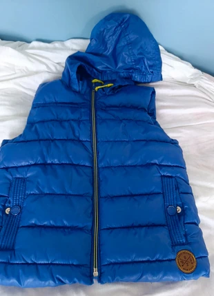 Gilet Sans Manches Bleu Vif à Capuche – Mango Kids (3-5 ans / 110cm), merk: Mango, staat: Goed, maat: 5 jaar / 110 cm, € 12,00, € 13,30 inclusief Kopersbescherming