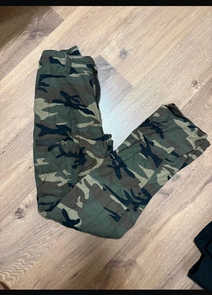 pantalón cargo camuflaje militar vintage streetwear utility tendencia 2025 moda, merk: Shein, staat: Goed, maat: XXS / 32 / 4, € 5,20, € 6,16 inclusief Kopersbescherming