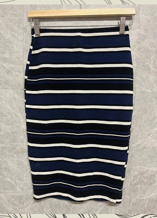 ⭐ Falda midi elástica ZARA talla S, merk: Zara, staat: Heel goed, maat: S / 36 / 8, € 5,00, € 5,95 inclusief Kopersbescherming